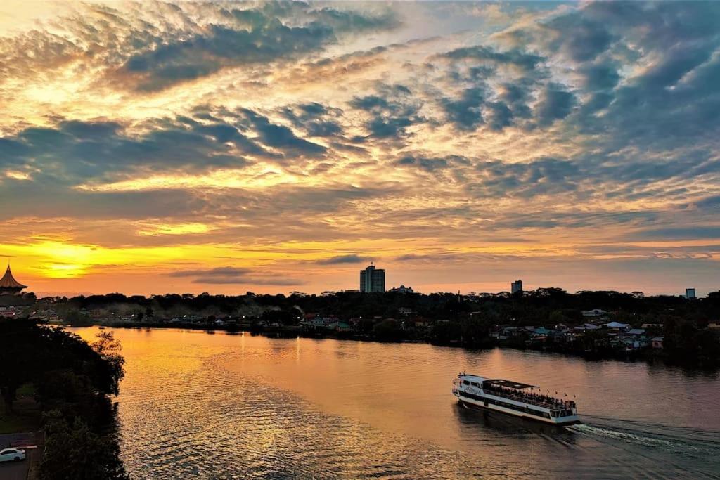Boutique Studio- Riverine Diamond Кучинг Экстерьер фото